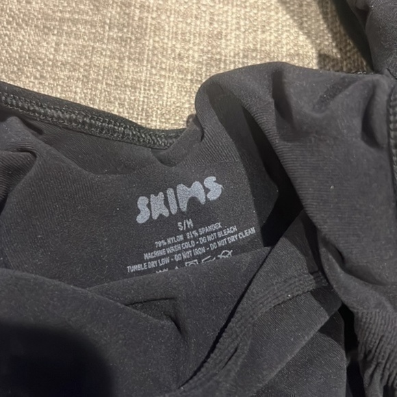 Skims Sculpting Bodysuit W. Snaps - Picture 5 of 11